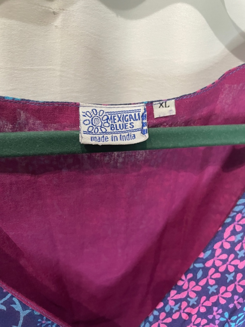 Women's Floral V-Neck Tank in Purple and Magenta - Picture 2 of 3